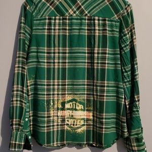Button up shirt with HD mark on back tail